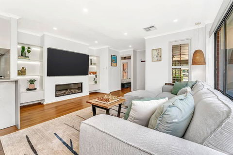 Redbrick Retreat - Generous Coastal Escape - Kingaroy Accommodation 1