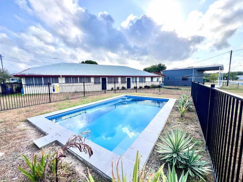 Reef Shack Beach Vibes Stroll To The Beach - Kingaroy Accommodation 1