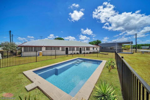 Reef Shack Beach Vibes Stroll To The Beach - Kingaroy Accommodation 0