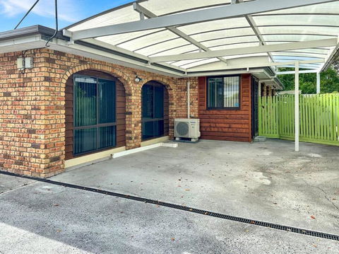 Reel Close! Walk To Everything. Sleeps 6 - Kingaroy Accommodation 0