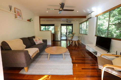 Regent Bower Cottage - Kingaroy Accommodation 1