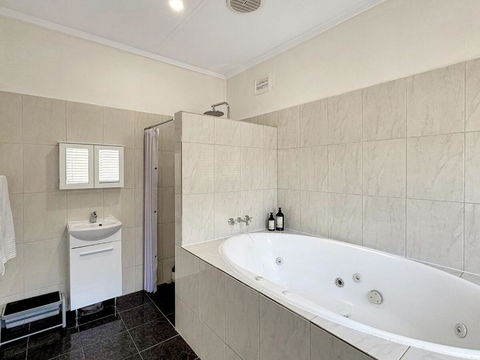 Relax At Gossan - Kingaroy Accommodation 2