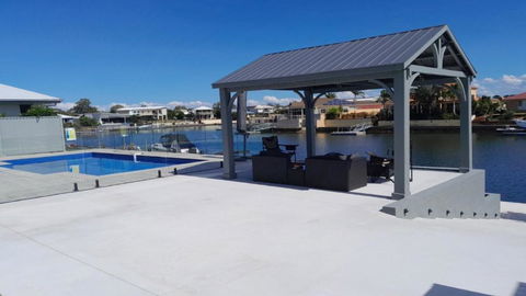 Relax Poolside By The Canal - Kingaroy Accommodation 1