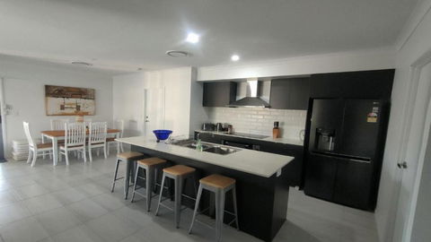 Relax Poolside By The Canal - Kingaroy Accommodation 2