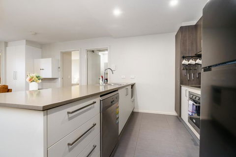 Relaxing 2BR Stay Near South Point Tuggeranong - Kingaroy Accommodation 2