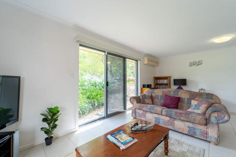 Relaxing Holiday Home Pets Are Welcome - Kingaroy Accommodation 3