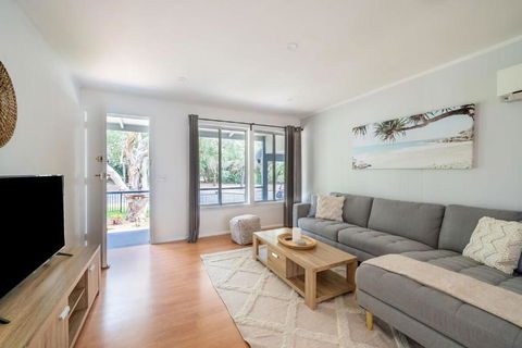 Renovated Beach Home Relax Unwind - Kingaroy Accommodation 3