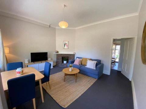 Retro Apt 6 Mins To Victoria Quay - Kingaroy Accommodation 0