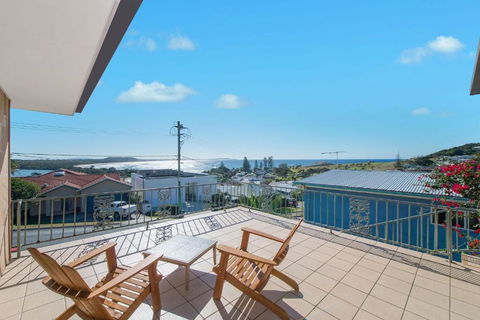 Retro Beach House - Kingaroy Accommodation 0