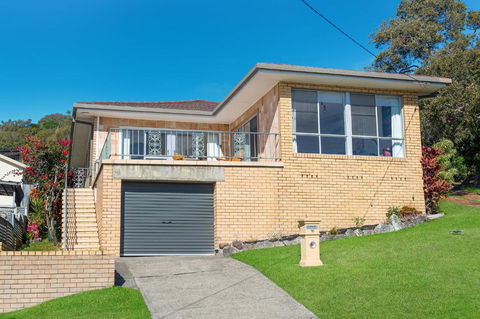 Retro Beach House - Kingaroy Accommodation 1