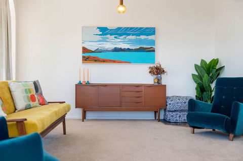 Retro Beach House - Kingaroy Accommodation 2