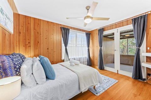 Retro Retreat - Mornington - Kingaroy Accommodation 2