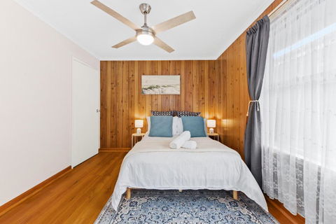 Retro Retreat - Mornington - Kingaroy Accommodation 3