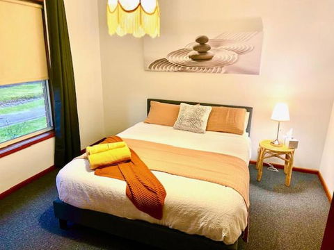 Retro Riverside Redan, Ballarat - Kingaroy Accommodation 1