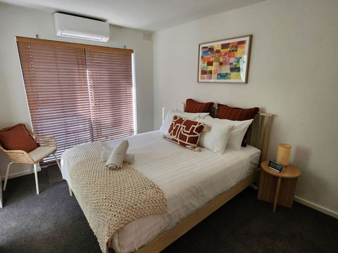 Retro Rose St Kilda Mansions - Kingaroy Accommodation 3