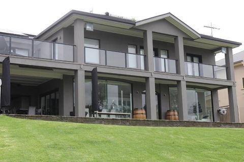 River Devine - Kingaroy Accommodation 0