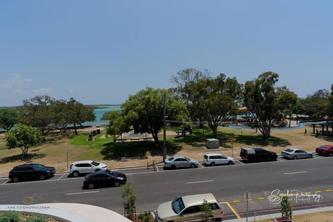 RIVERFRONT BREEZE @ The Cosmopolitan Unit10307 - Kingaroy Accommodation 2