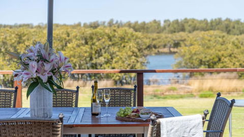 Riverside Retreat, Coolangatta, Near Seven Mile Beach - Kingaroy Accommodation 2