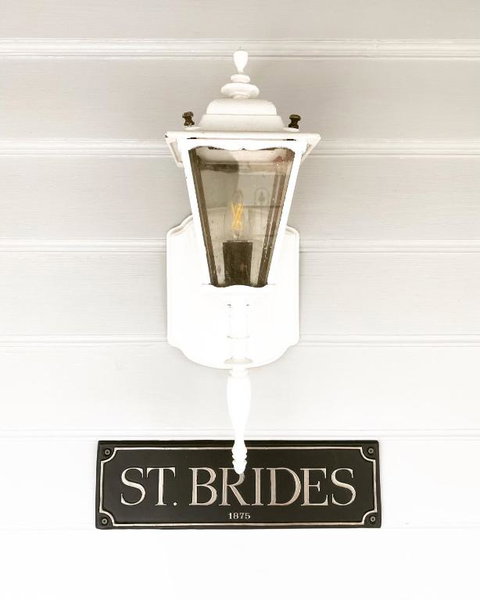 Saint Brides - Superior Boutique Accomodation - STEPS TO PAKINGTON STREET - Kingaroy Accommodation 1