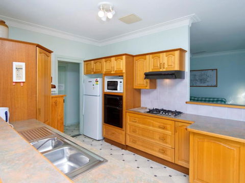 Salamander Beach Front - Kingaroy Accommodation 3