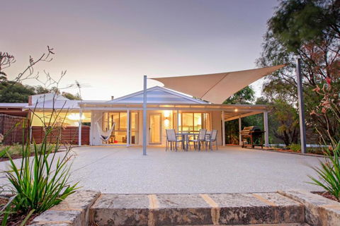 Salt Life - Kingaroy Accommodation 0