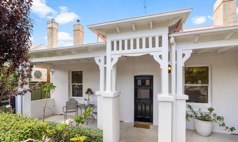 Roseland Cottage - CBD Heritage - Kingaroy Accommodation 0