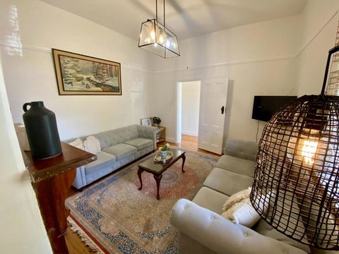 Roseland Cottage - CBD Heritage - Kingaroy Accommodation 2