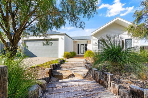 Ryze N Shine I Private Properties - Kingaroy Accommodation 0