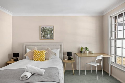 Rustic Queen Room - Located At Serene Street In Pymble - Shared Bathroom - Kingaroy Accommodation 1