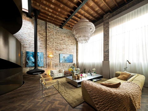 Rockstar, Surry Hills I30 - Kingaroy Accommodation 0