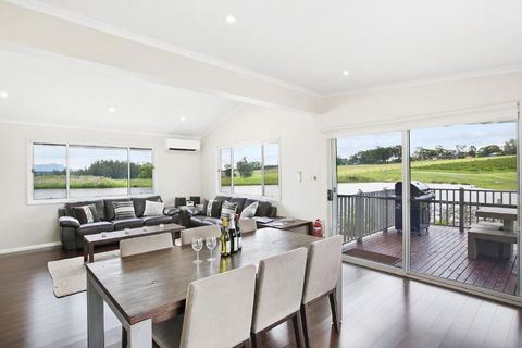 Romantic Lakehouse Set In A Private Vineyard In The Hunter Valley - Kingaroy Accommodation 2