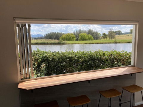 Romantic Lakehouse Set In A Private Vineyard In The Hunter Valley - Kingaroy Accommodation 3
