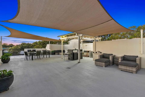 Rooftop Island Sunsets - Kingaroy Accommodation 0