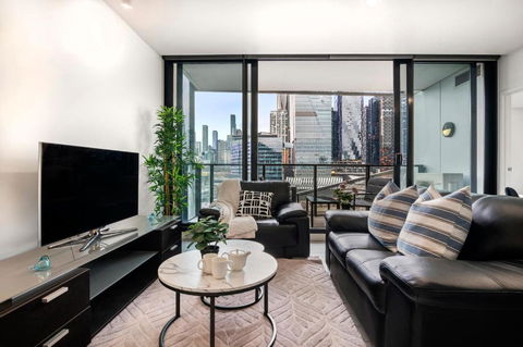 Rooftop Pool 2BR Apartment At Marvel Stadium With Free Parking - Kingaroy Accommodation 1