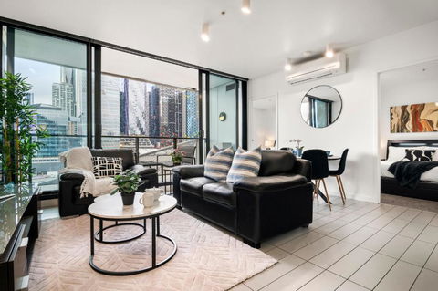 Rooftop Pool 2BR Apartment At Marvel Stadium With Free Parking - Kingaroy Accommodation 0
