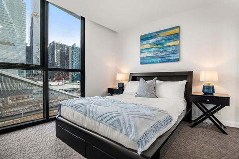 Rooftop Pool 2BR Apartment At Marvel Stadium With Free Parking - Kingaroy Accommodation 3