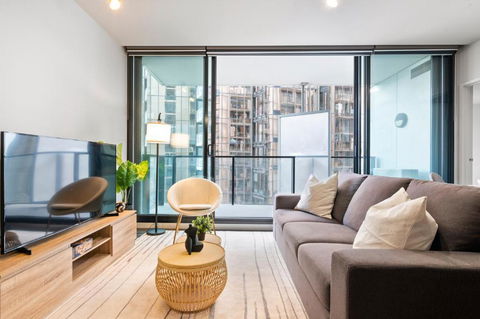 Rooftop Pool 2BR Apt At Marvel Stadium With Free Parking - Kingaroy Accommodation 1