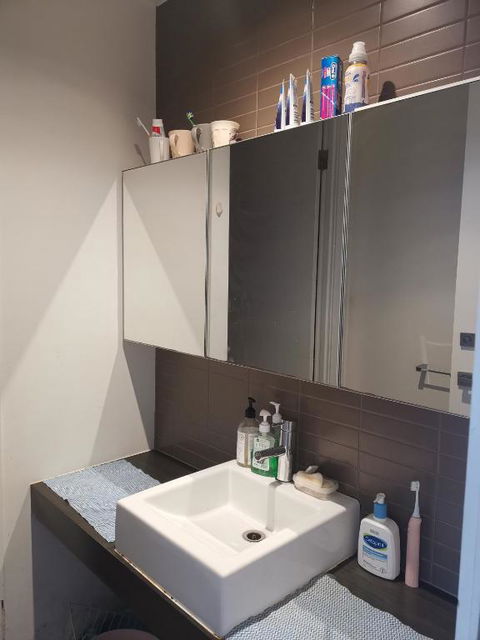 Room With King-size Bed Close To Melbourne CBD & Southern Cross Station - Kingaroy Accommodation 2