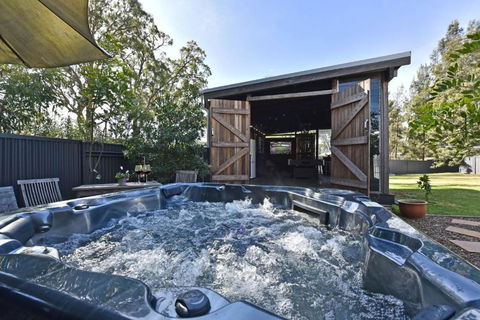 Rose Cottage Studio Romantic Or Solo Getaway. Spa, Games Room - Kingaroy Accommodation 0