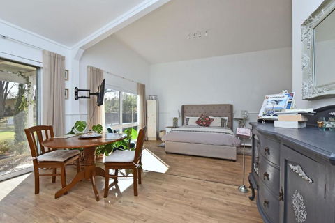 Rose Cottage Studio Romantic Or Solo Getaway. Spa, Games Room - Kingaroy Accommodation 1