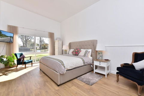 Rose Cottage Studio Romantic Or Solo Getaway. Spa, Games Room - Kingaroy Accommodation 2
