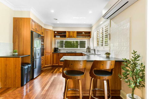 Roselawn Manor - 5 Bedroom Entertainer - Kingaroy Accommodation 0