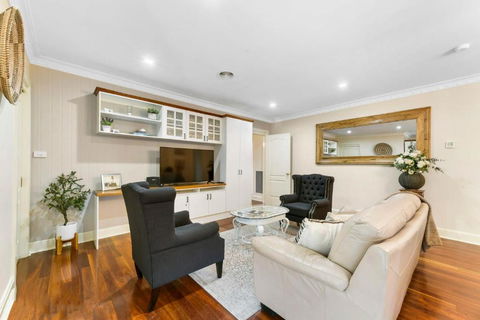 Roselawn Manor - 5 Bedroom Entertainer - Kingaroy Accommodation 2