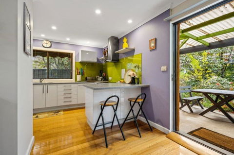 Roses On The River - An Absolute River Frontage Cottage - Kingaroy Accommodation 3