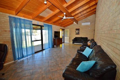 Rossys Retreat - Kalbarri WA - Kingaroy Accommodation 0