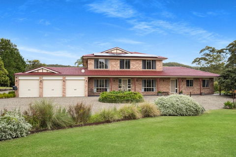 Roxy - A Secluded Luxury Estate Near Berry, Where Serenity Meets Family Comfort - Kingaroy Accommodation 1