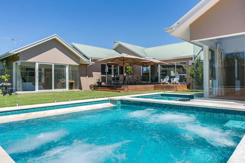 Royadie Resort - Pool Spa Tennis 500m To Beach - Kingaroy Accommodation 0