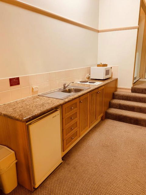 Royal Albert Hotel - Kingaroy Accommodation 3