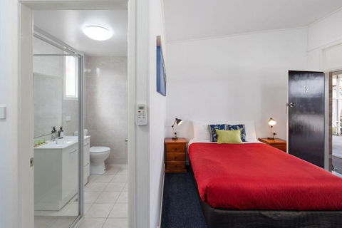 Royal Motel Tenterfield - Kingaroy Accommodation 1
