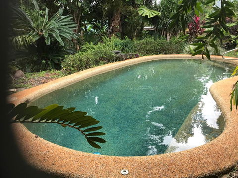 Royal Palm Cottage, Entire Two Bedroom 2 Bathroom House With Pool - Kingaroy Accommodation 2